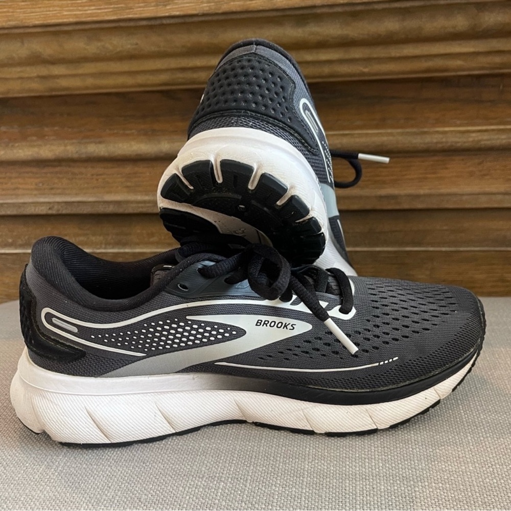 Brooks Trace 2 Women’s Black and Gray Athletic Sneakers - Picture 3 of 5